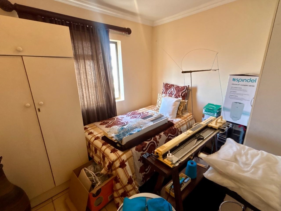 2 Bedroom Property for Sale in Goodwood Central Western Cape